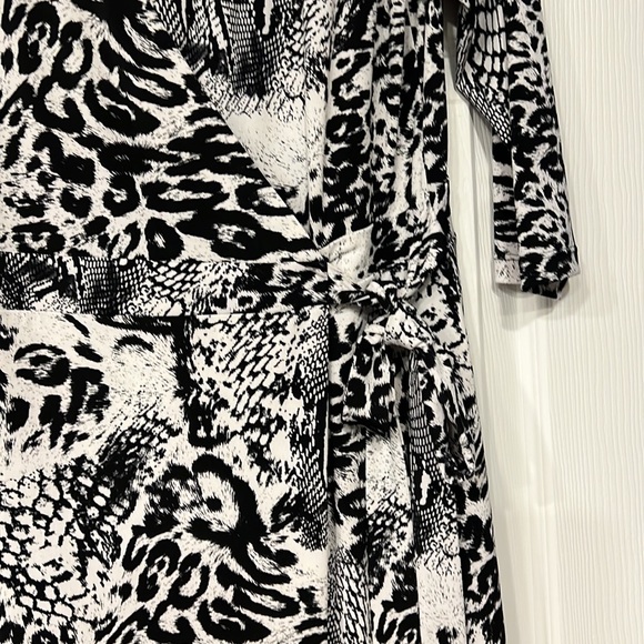 Petite L - Peter Nygard Animal Print Wrap Dress - Picture 2 of 10